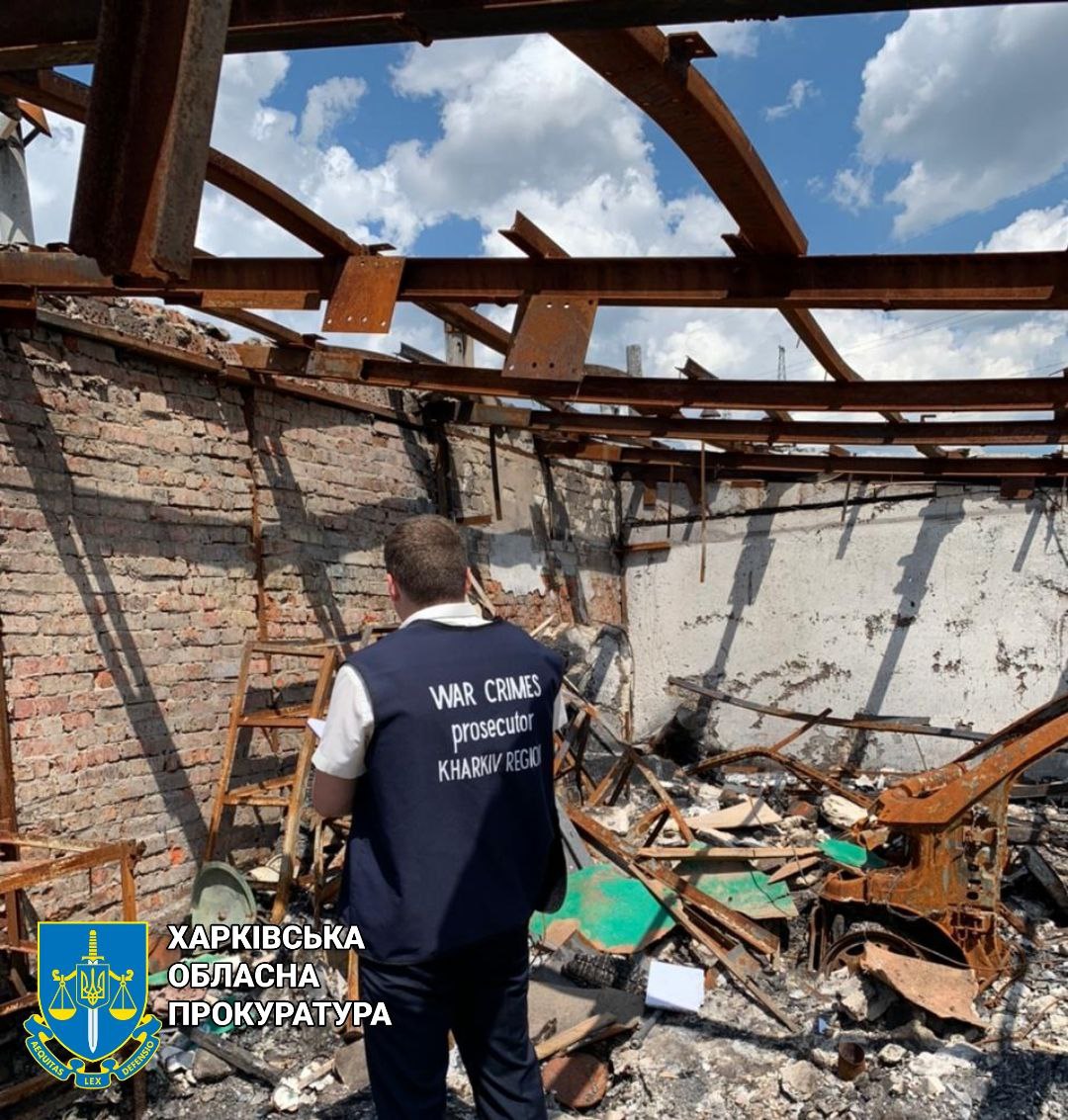В Харькове российский снаряд разрушил гаражный кооператив: 3 гаража загорелись, еще 14 повреждены