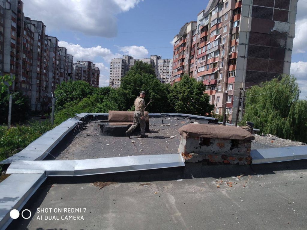 В Харькове восстанавливают разрушенную обстрелами теплосеть (фото)