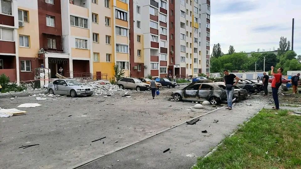 Харьков: последствия ночных обстрелов города показали в ГСЧС (фото)