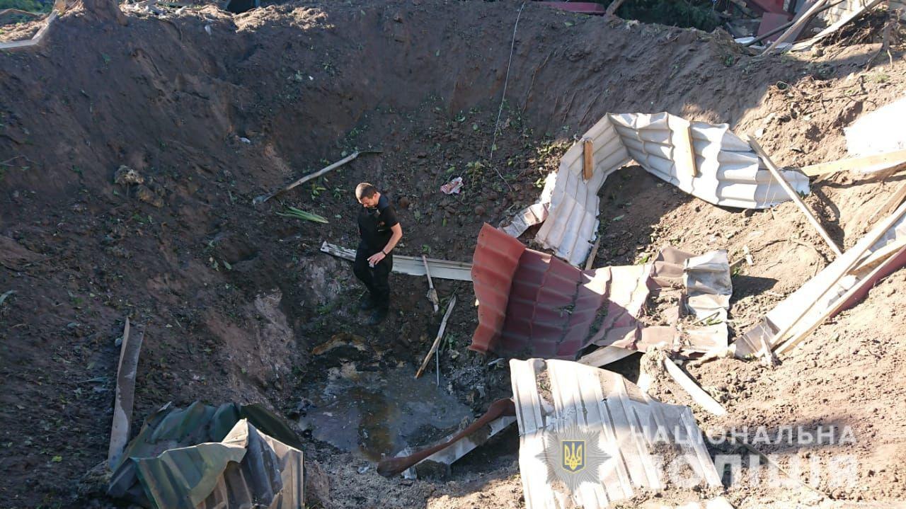 Возле метро "Киевская" в Харькове вражеский обстрел разрушил жилые дома, детский сад, швейный цех, кафе и магазин