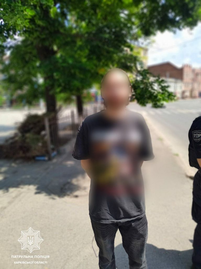 В Харькове патрульные задержали возможного пособника врага (фото)