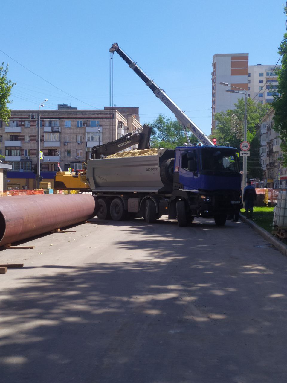 В Харькове сотрудники "ХТС" ремонтируют трубопроводы