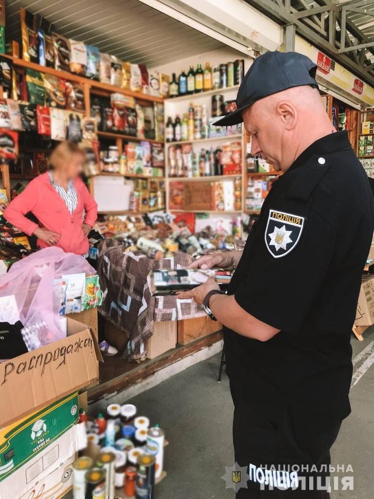 На Центральном рынке в Харькове торгуют гуманитаркой