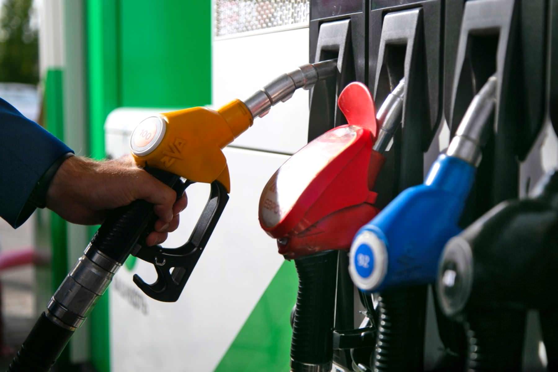 На Харьковщине сеть АЗС завышала цены на топливо