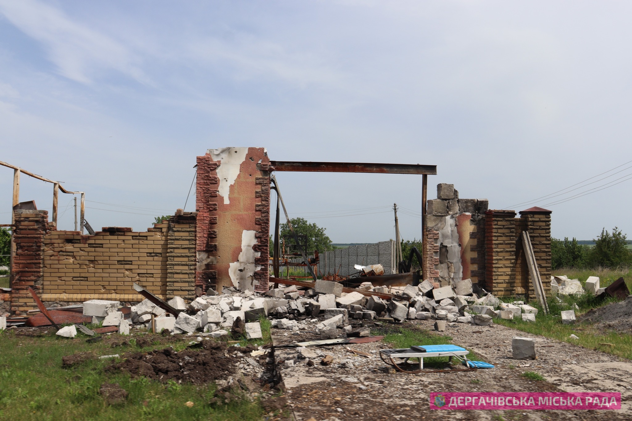 Разрушенный дом в Дергачевском районе