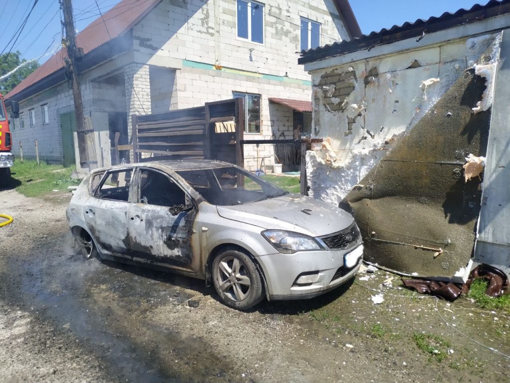 Из-за обстрела Дергачей днем 10 июня 2 человека ранены, возникли 4 пожара