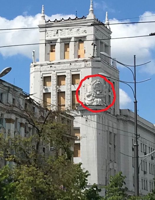 Харьковская мэрия отказывается демонтировать герб СССР с фасада здания