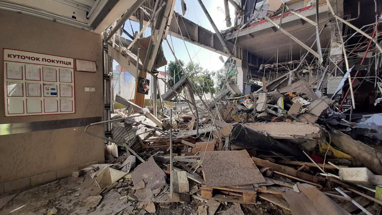 Супермаркет "Восторг" разрушен в результате вражеского обстрела