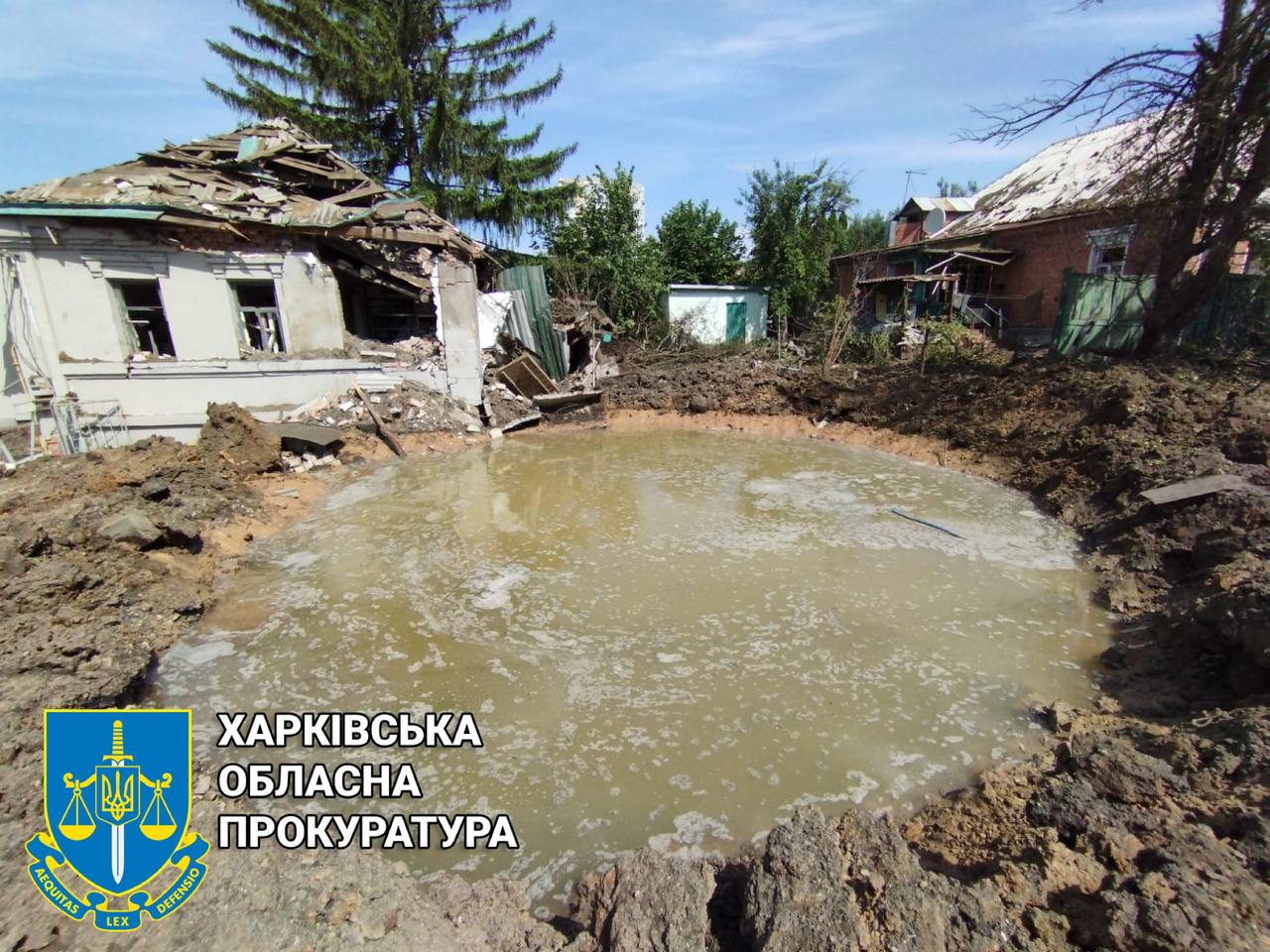В Шевченковском районе Харькова в результате ракетного удара разрушены жилые дома и ресторан