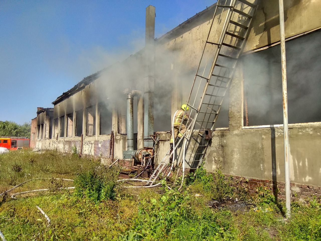 На Харьковщине спасатели ликвидировали 7 пожаров, вызванных вражескими обстрелами