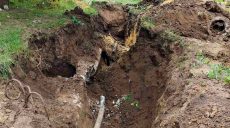 На Северной Салтовке восстанавливают поврежденные обстрелами водоводы (фото)