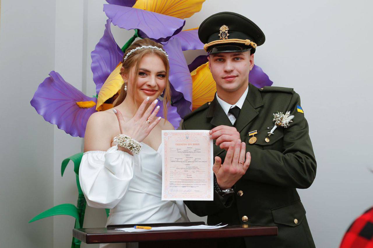 Нацгвардеец Дмитрий и Владислава поженились в Харькове во время войны
