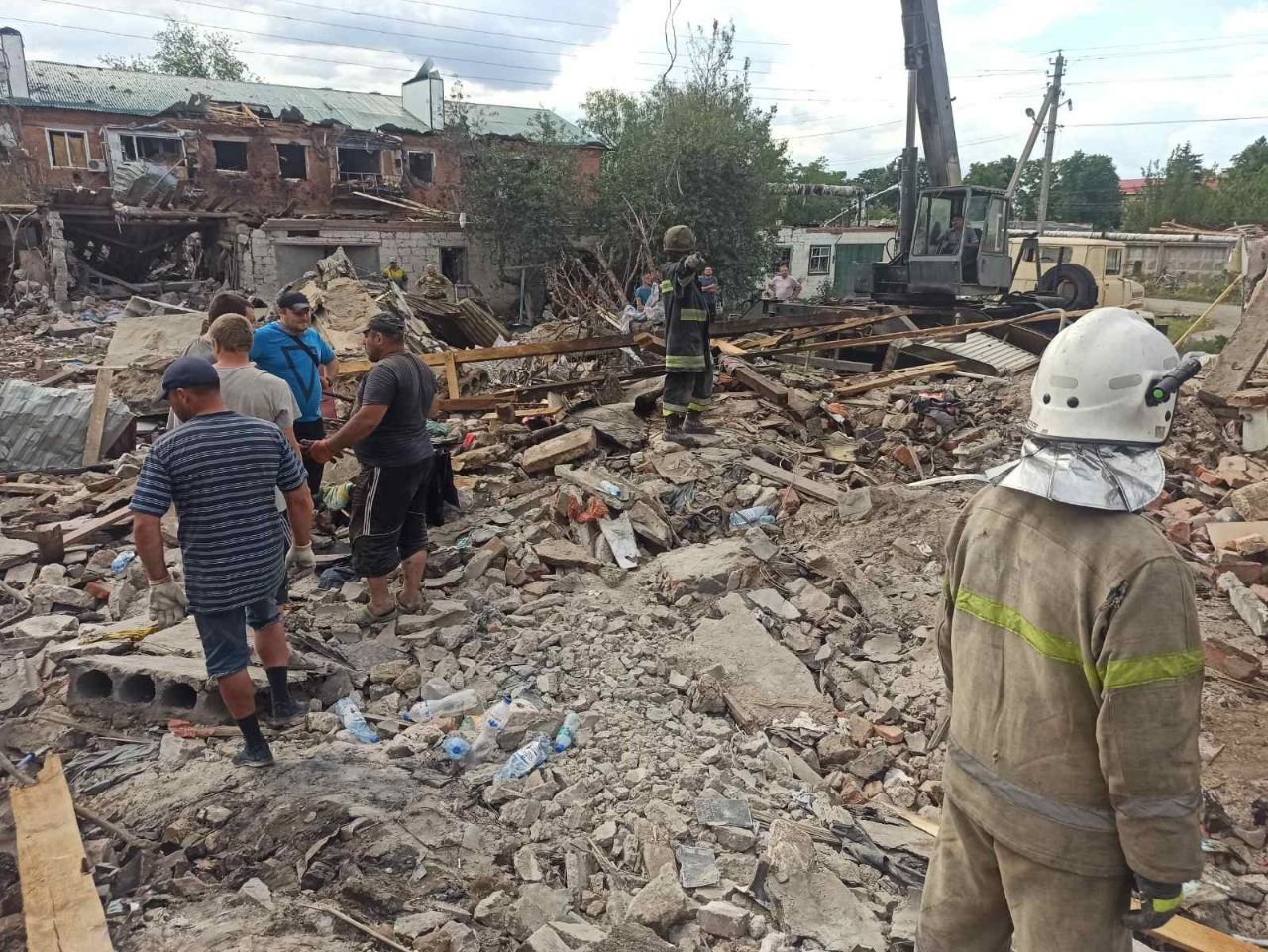 На Харьковщине спасатели извлекли из-под завалов тела пяти погибших – ГСЧС