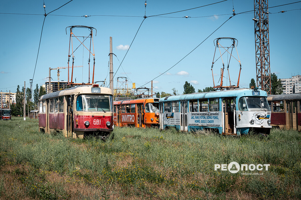 Кладбище трамваев в Салтовском депо  в Харькове