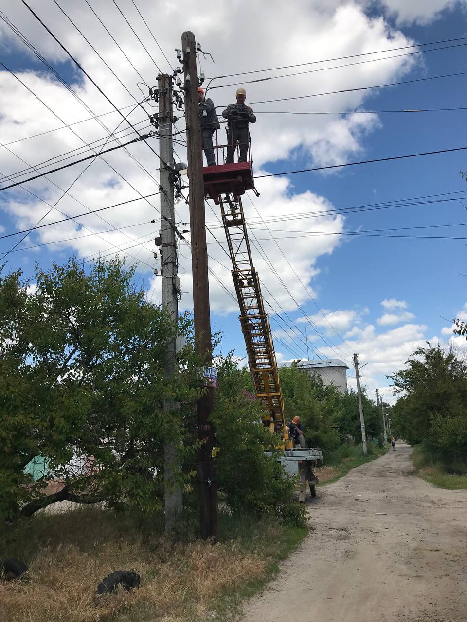 На Журавлевке чинят электричество