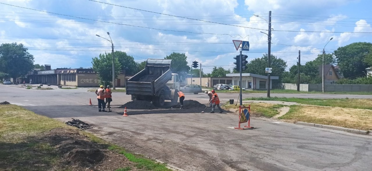 В Харькове ремонтируют дороги