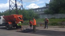 В Харькове ремонтируют дороги на Диканевке и ХТЗ (фото)