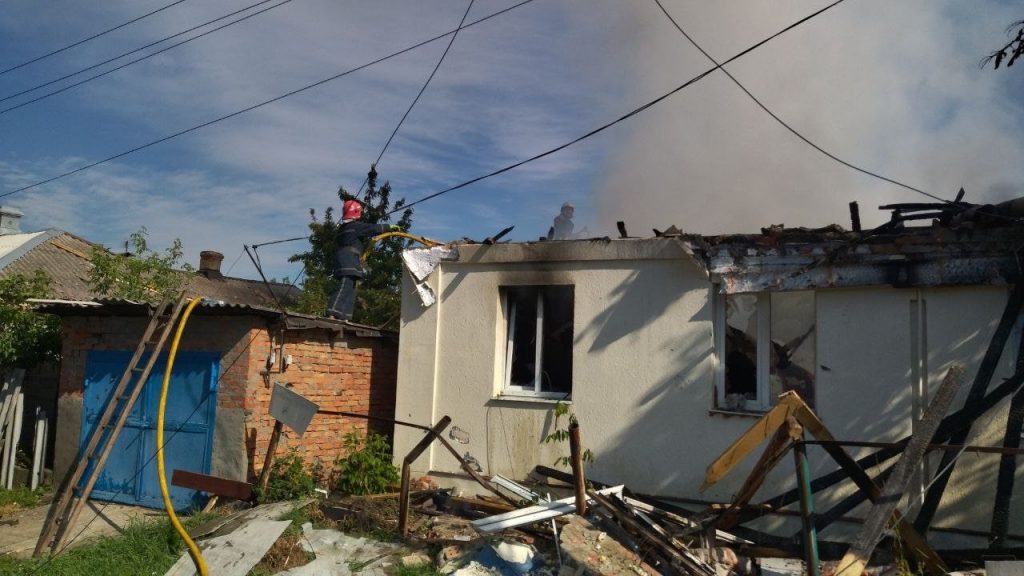Утром в Чугуеве враг ударил по частным домам (фото)