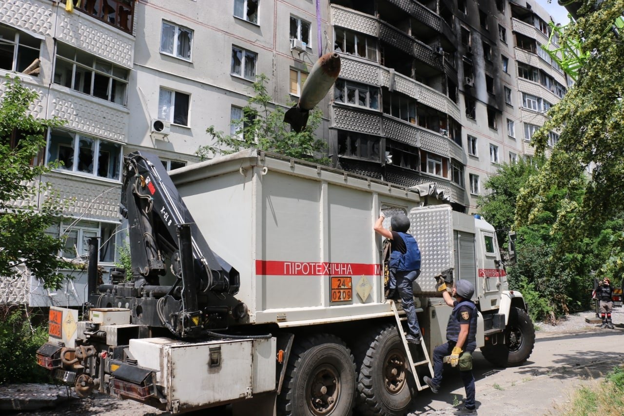 В Харькове с крыши 9-этажки сняли авиабомбу