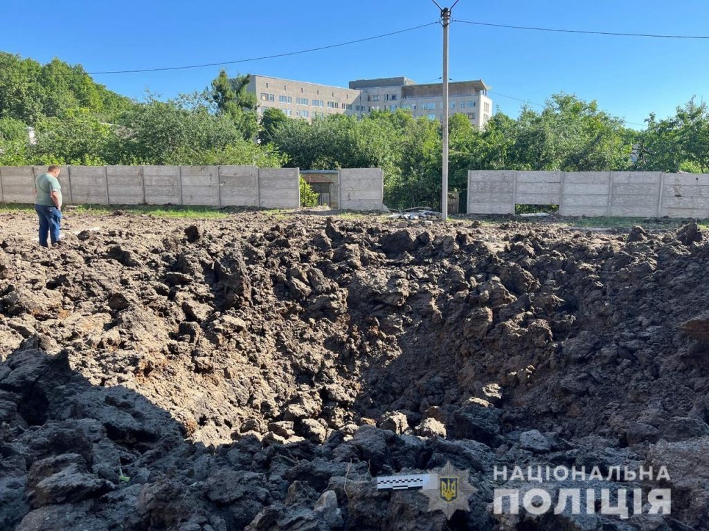 «Прилет» в школьном дворе: полиция показала последствия ночного обстрела Харькова