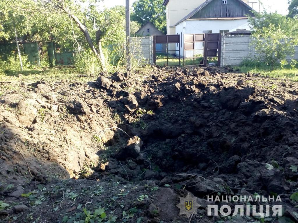Ночной обстрел Покотиловки: повреждены 18 жилых домов и 2 автомобиля (фото)