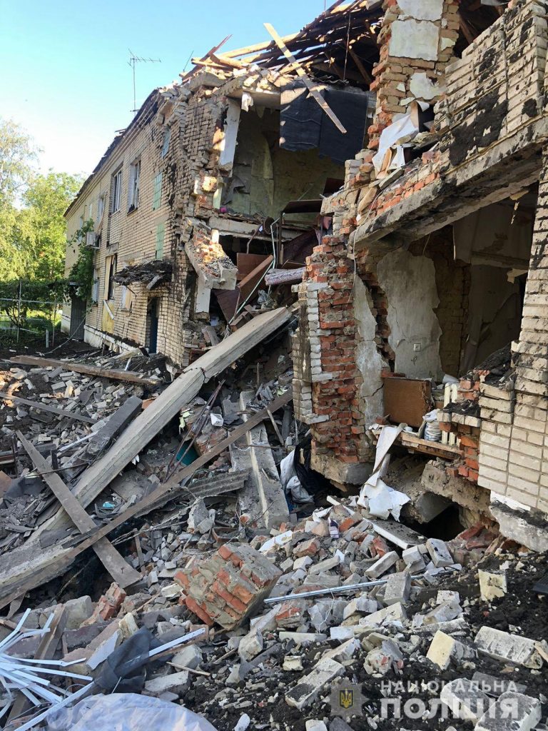 В Богодуховском районе российская ракета разрушила 2-этажный жилой дом (фото)