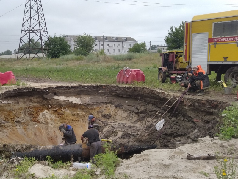 Харківські комунальники щоденно ліквідують пошкодження на мережах