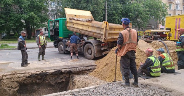 Харківські комунальники ліквідували аварію на водоводі, який забезпечує водою три райони міста