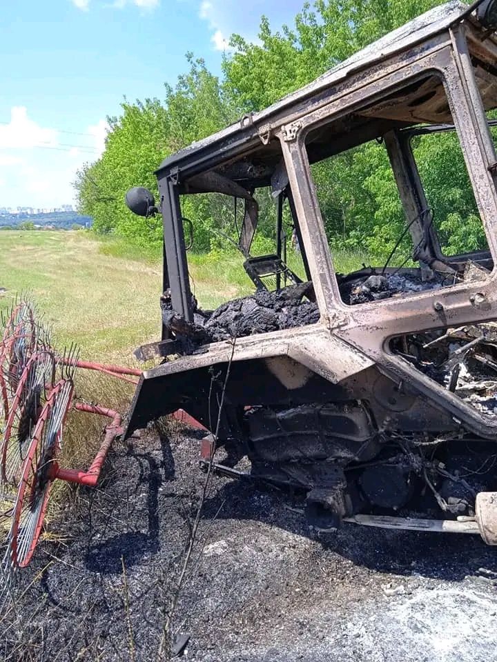 У полі, на околиці Харкова, під час проведення сільськогосподарських робіт підірвався трактор