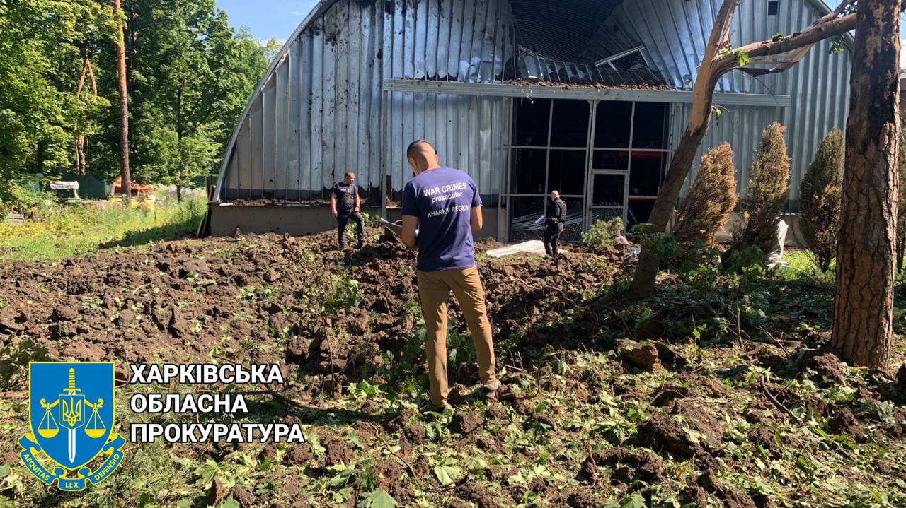 оккупанты разрушили несколько хозяйственных построек в харьковском парке Горького