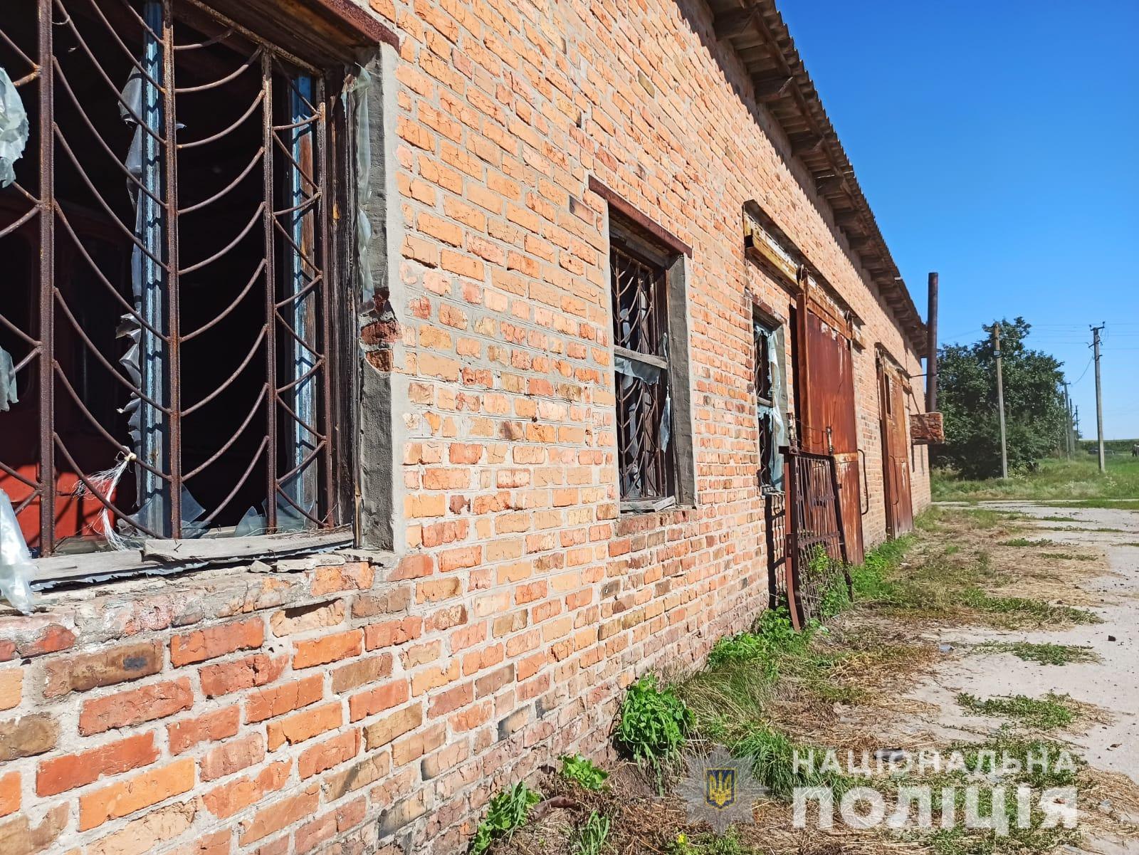 Оккупанты нанесли ракетный удар по Змиеву, разрушено фермерское хозяйство