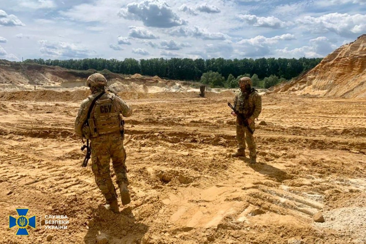 СБУ задержала организатора преступной группировки, скрывавшегося от следствия за хищение песка в Харьковской области 