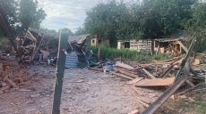 Зруйновані будинки, вибиті шибки, зламані дерева: наслідки ворожих обстрілів у Дергачах (фото)