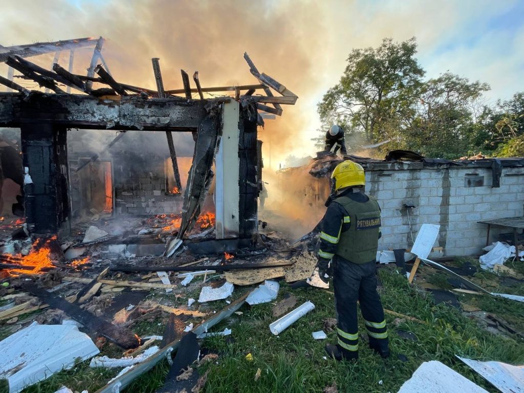 В Харьковской области от вражеских обстрелов погибли два человека, еще восемь ранены