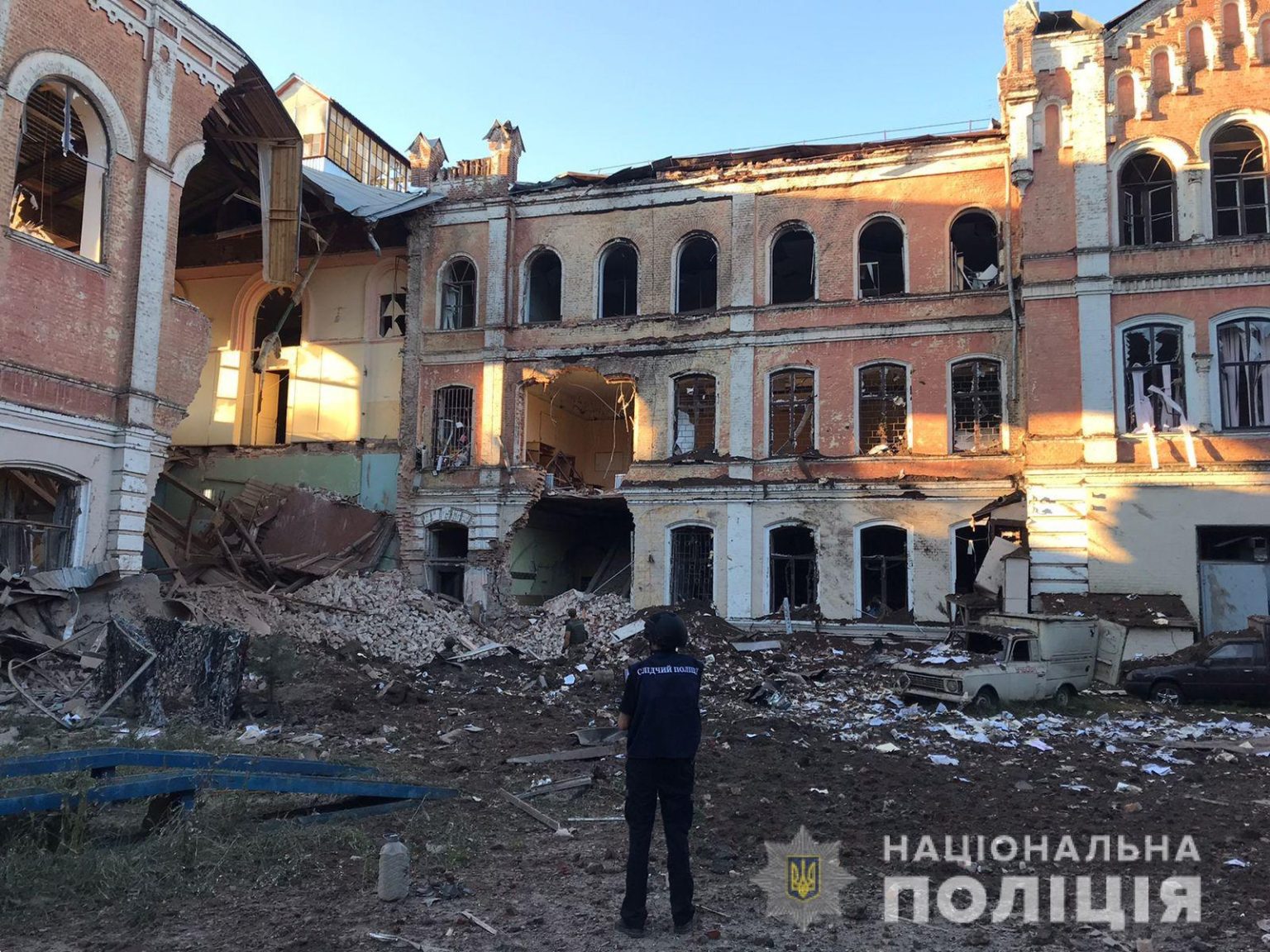 Ракетный удар по центру Харькова: количество пострадавших до сих пор неизвестно (фото)