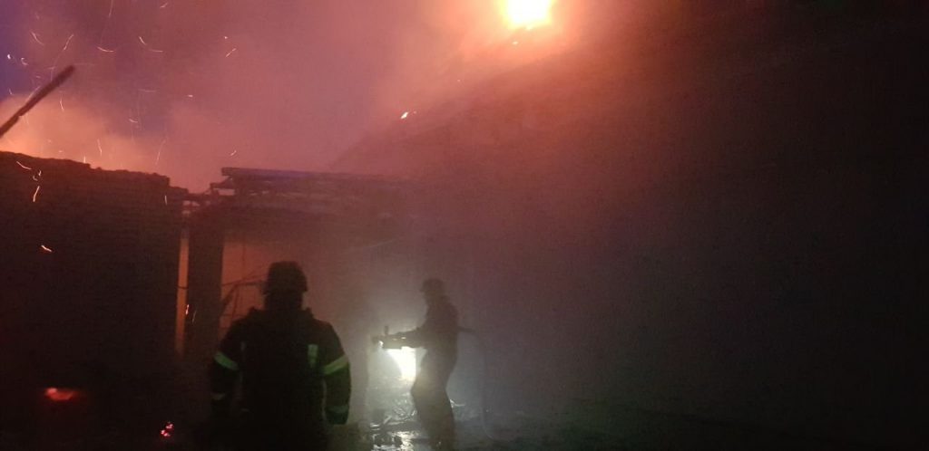 За сутки на Харьковщине из-за обстрелов произошло 5 пожаров (фото)