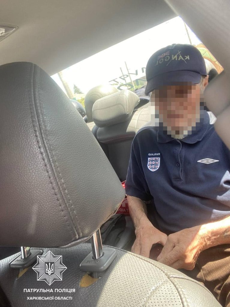 Патрульные в Харькове помогли найти дом 85-летнему мужчине, который потерялся