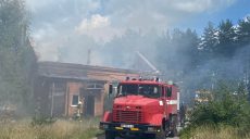 Російські окупанти обстріляли Циркуни: спалахнула пожежа в лікувальному закладі (фото)