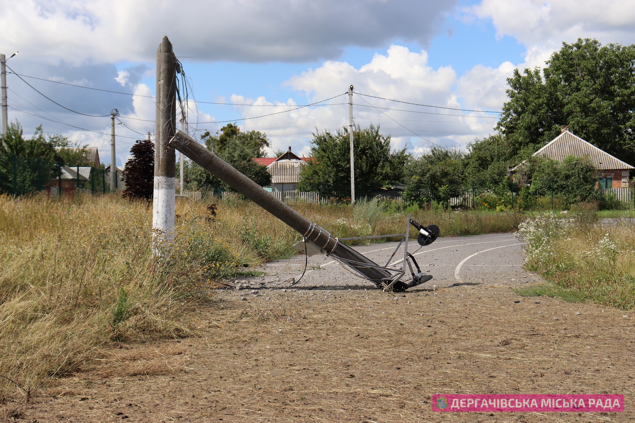 Розбиті електромережі в Дергачах після обстрілу 20 липня