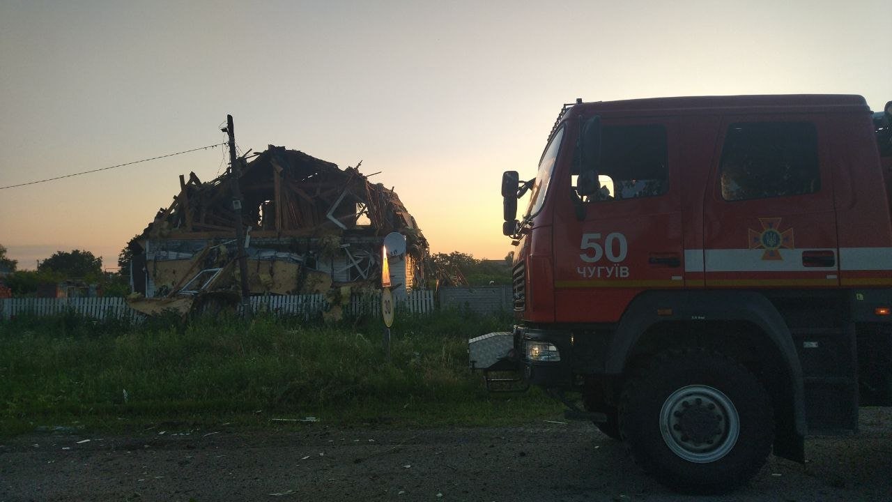 Оккупанты разрушили жилой дом в селе Коробочкино Харьковской области 