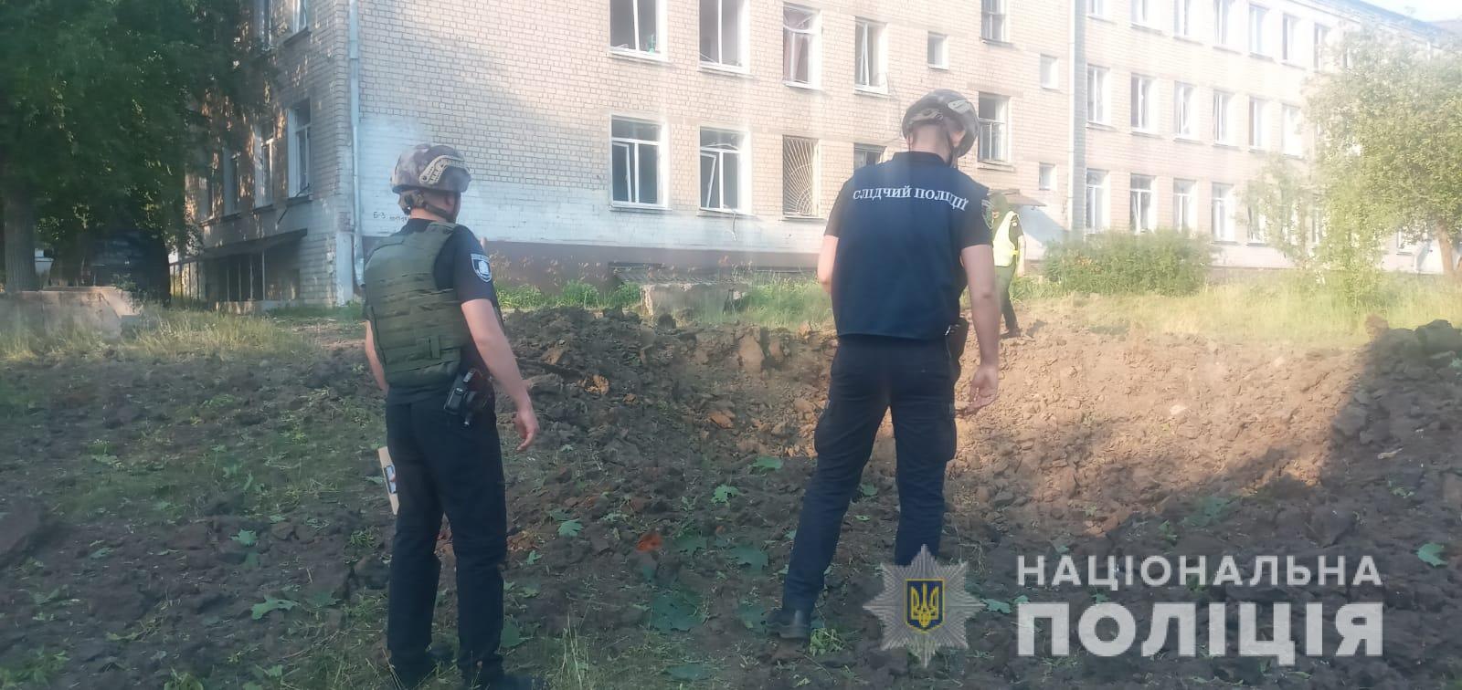 Оккупанты ночью нанесли два удара по школе-интернату в Харькове
