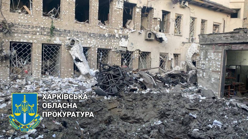 Ракетные удары оккупантов по Харьковщине: разрушены завод и учебный корпус колледжа (фото)