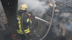 В результате ракетного удара по Харькову загорелось производственно-складское помещение