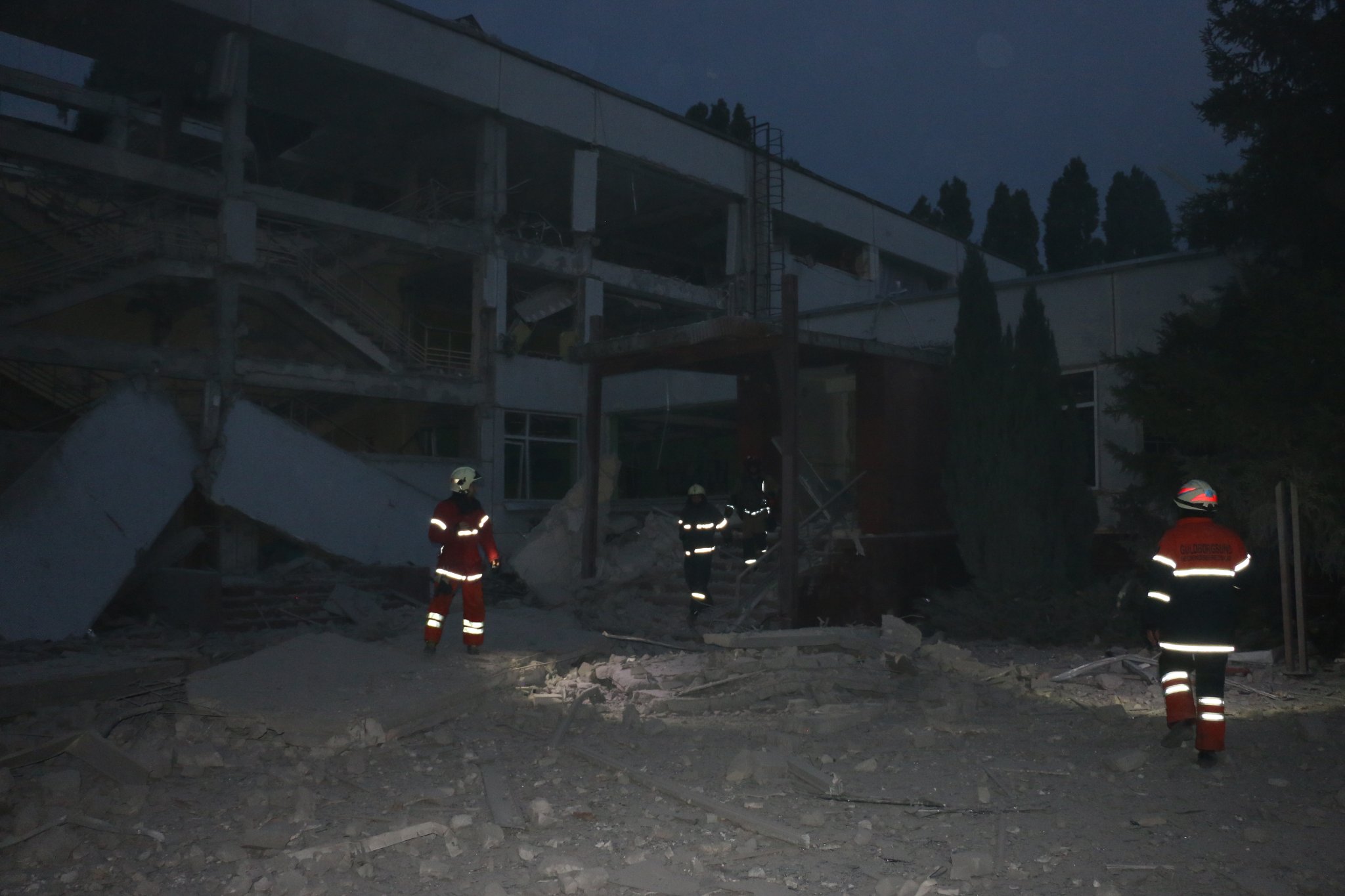 За прошедшие сутки Харьков трижды подвергся ракетным обстрелам, разрушена еще одна школа (фото)