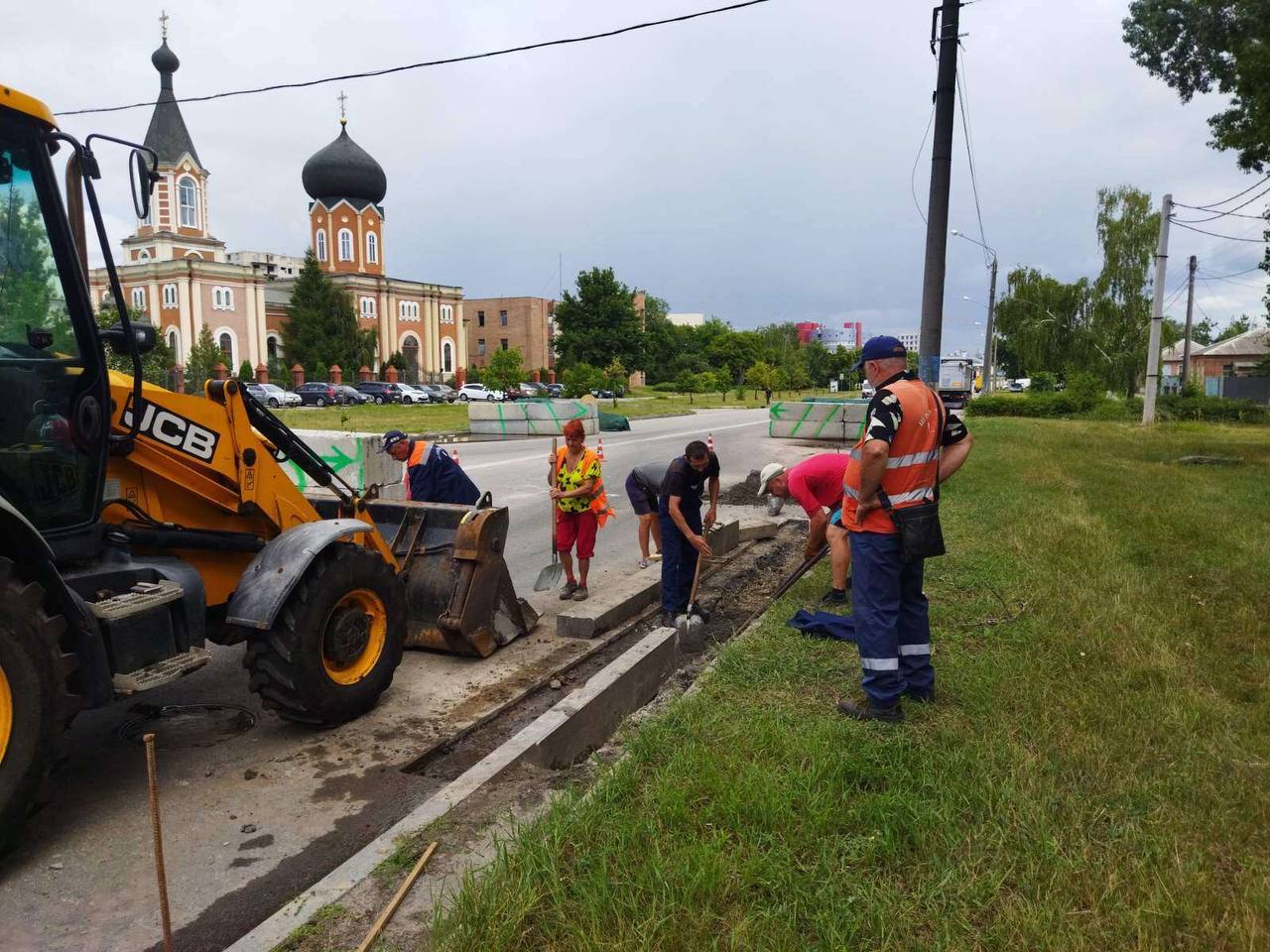 В Харькове приводят в порядок проезжую часть