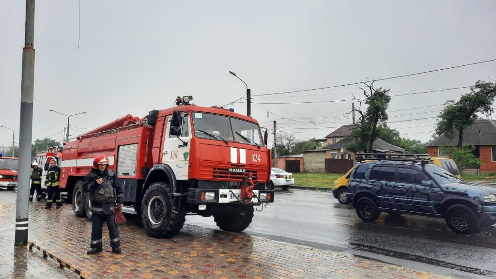Обстрел Харькова из «Урагана»: спасатели ликвидировали пять пожаров (фото)