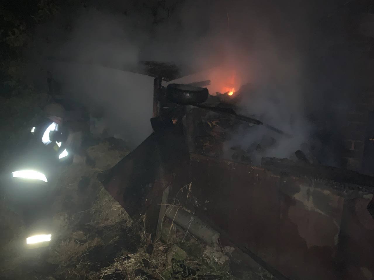 Харківські рятувальники загасили 4 пожежі, які виникли в результаті влучання російських снарядів 