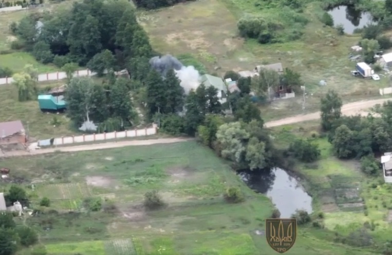 На Харківщині тероборонці знищили МТ-ЛБ ворога (відео)