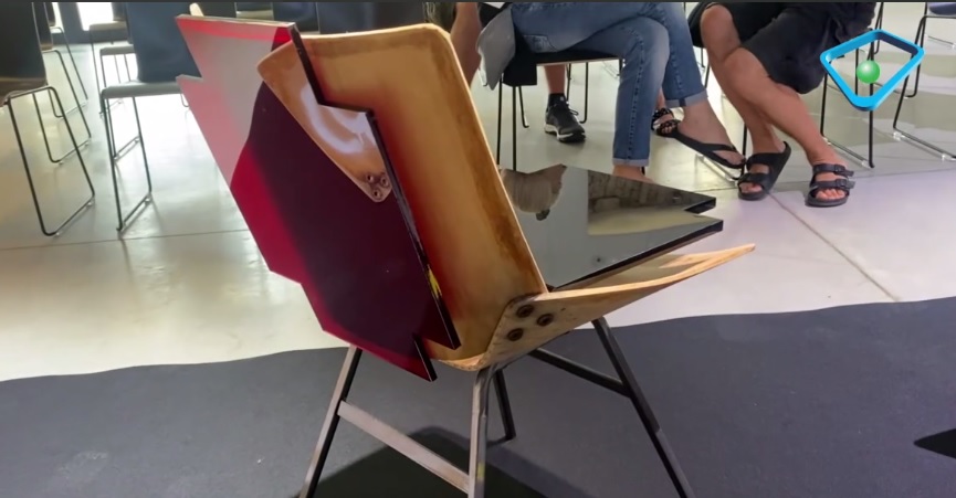 Щоб відбудувати Харків, у Словенії продавали стільці по 1500 євро (відео)