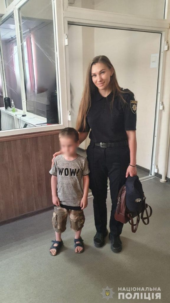 Полицейские в Харькове забрали ребенка у пьяной матери